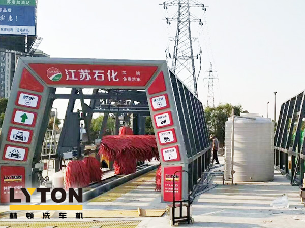 汽車(chē)裝潢美容行業(yè)選用電腦洗車(chē)機(jī)強(qiáng)力仿形風(fēng)干系統(tǒng)高效、快速洗車(chē)