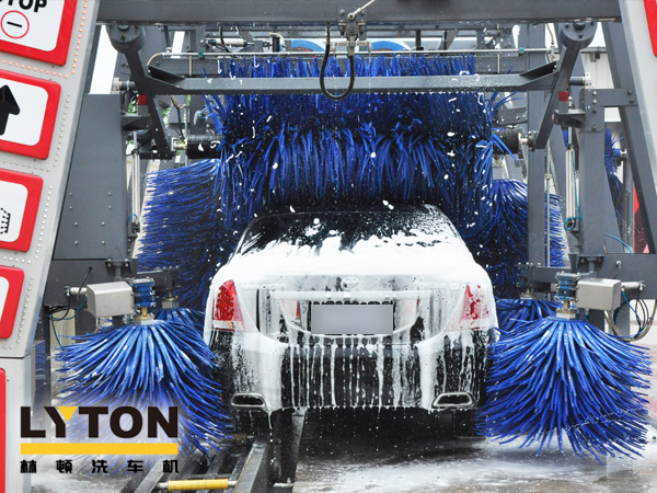 001型高泡洗車液，超潤滑高泡洗車液，高效、環(huán)保、超濃縮，林頓電腦洗車機專用。